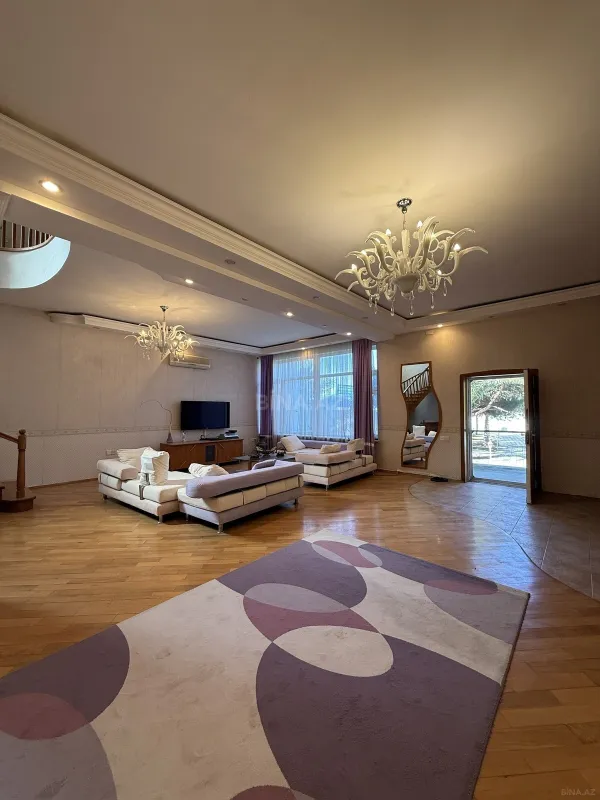 Satılır 5 otaqlı həyət evi 363 m²