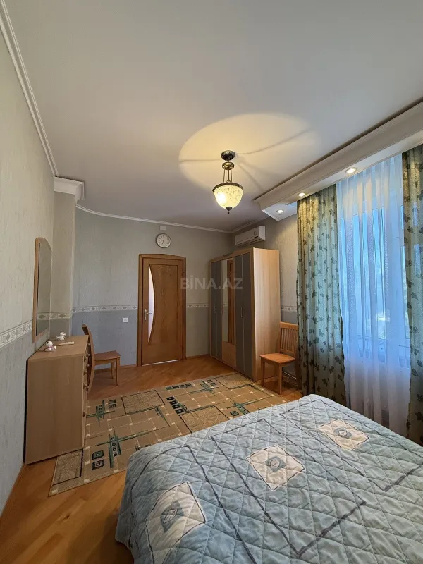 Satılır 5 otaqlı həyət evi 363 m²