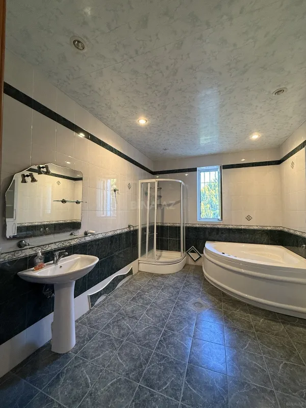 Satılır 5 otaqlı həyət evi 363 m²