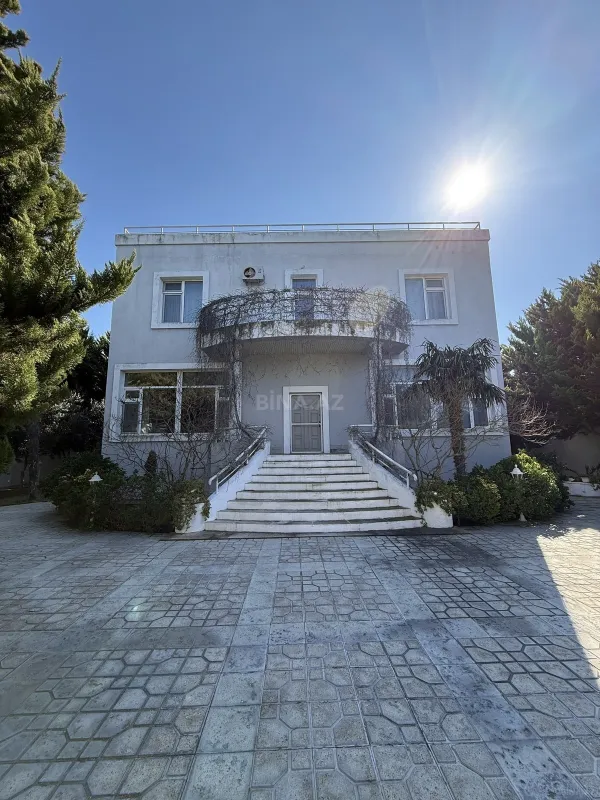 Satılır 5 otaqlı həyət evi 363 m²
