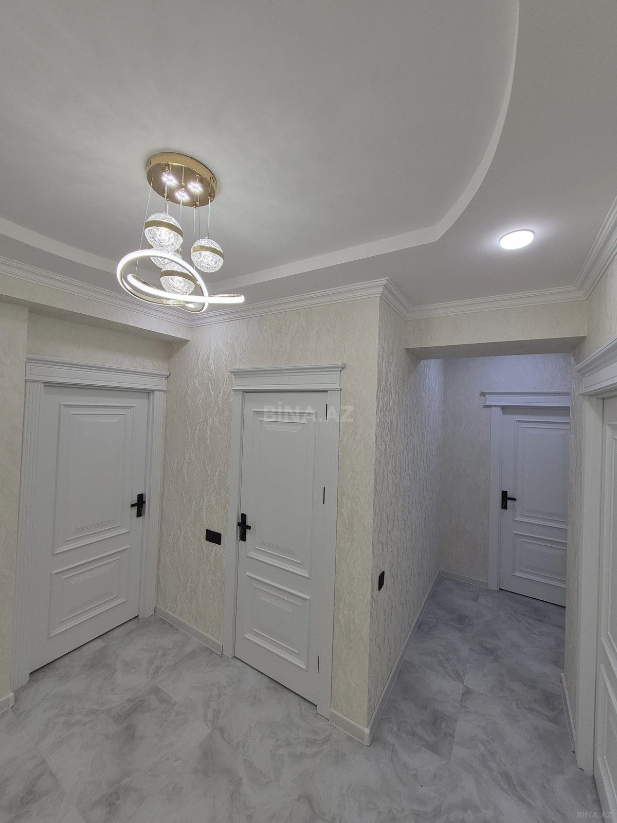 Satılır 3 otaqlı mənzil 105 m²
