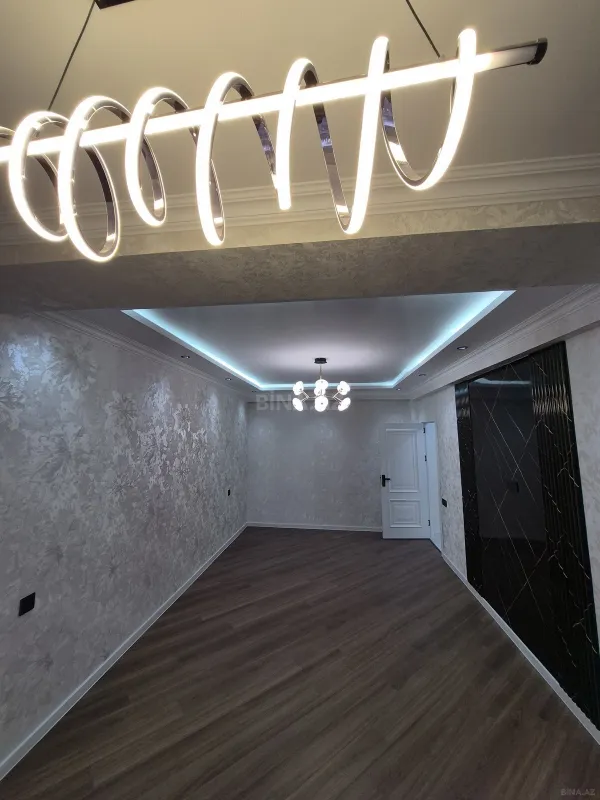 Satılır 3 otaqlı mənzil 105 m²
