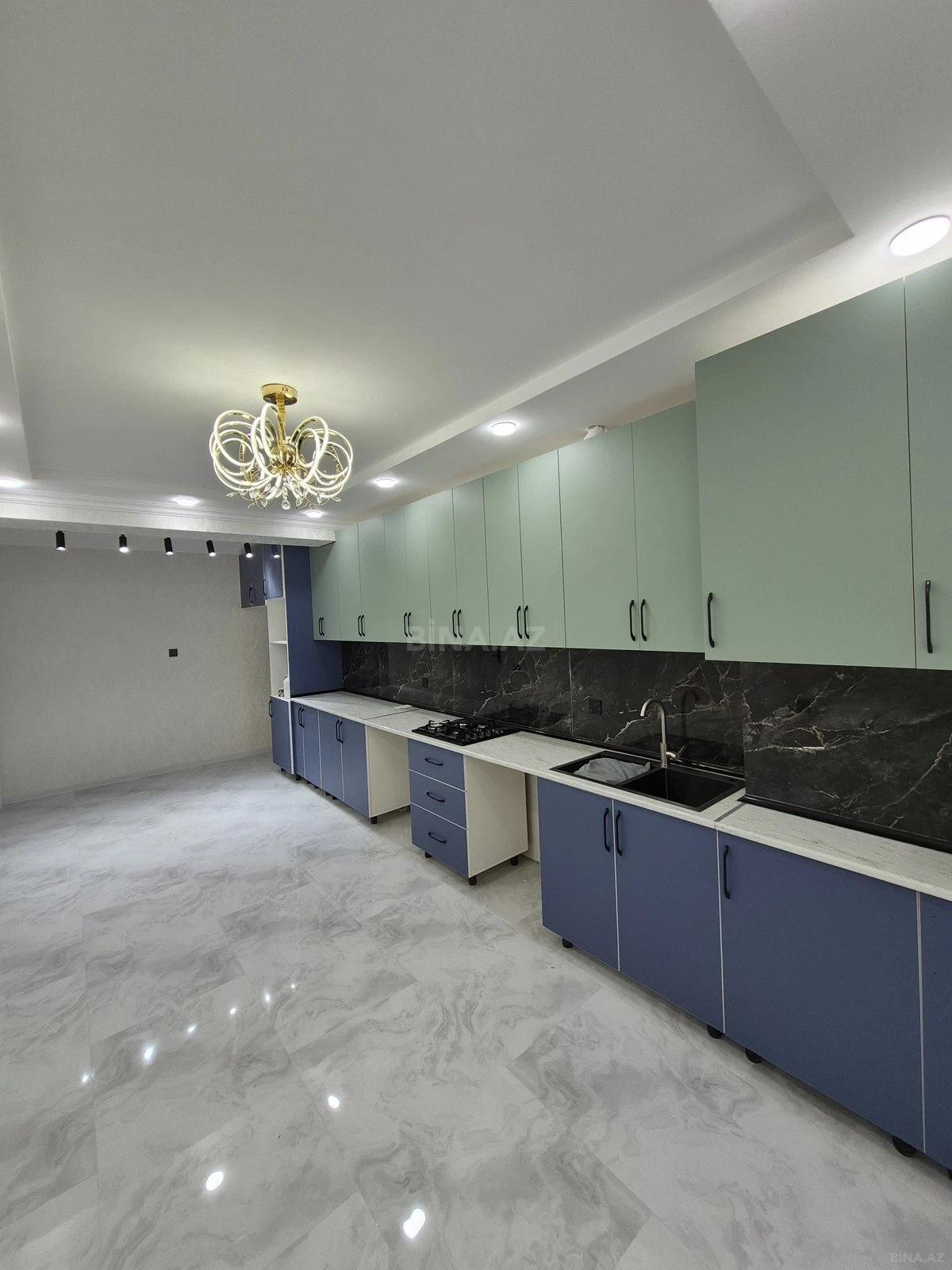 Satılır 3 otaqlı mənzil 105 m²