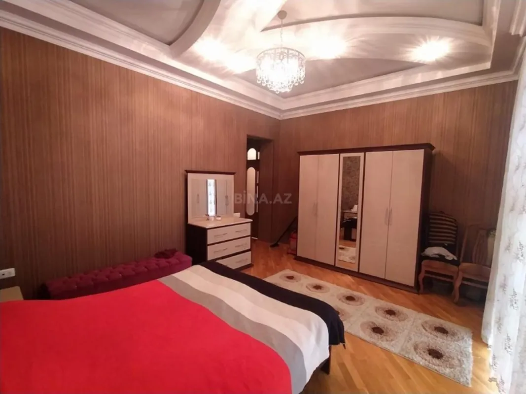 Satılır 8 otaqlı həyət evi 500 m²