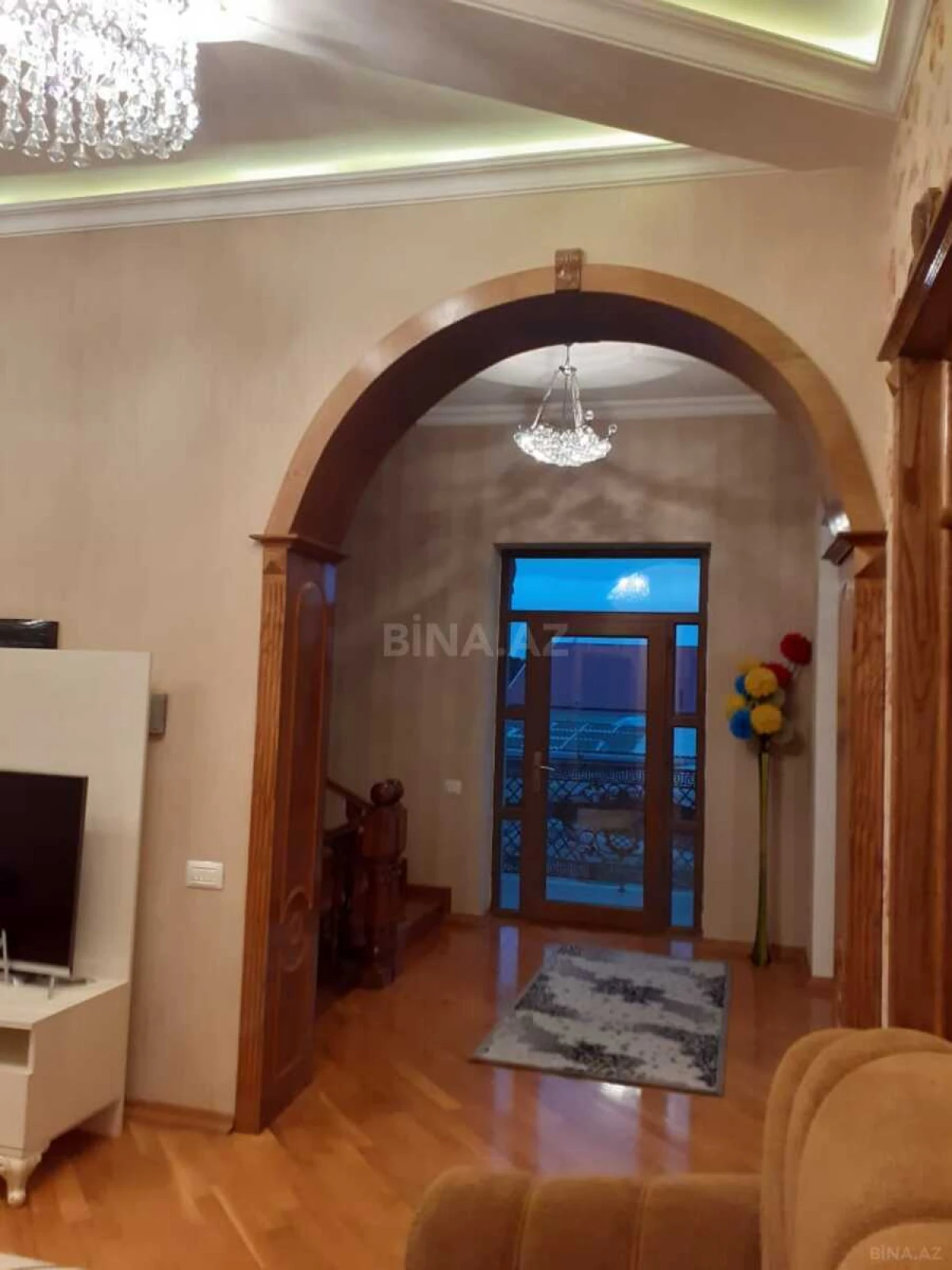Satılır 8 otaqlı həyət evi 500 m²