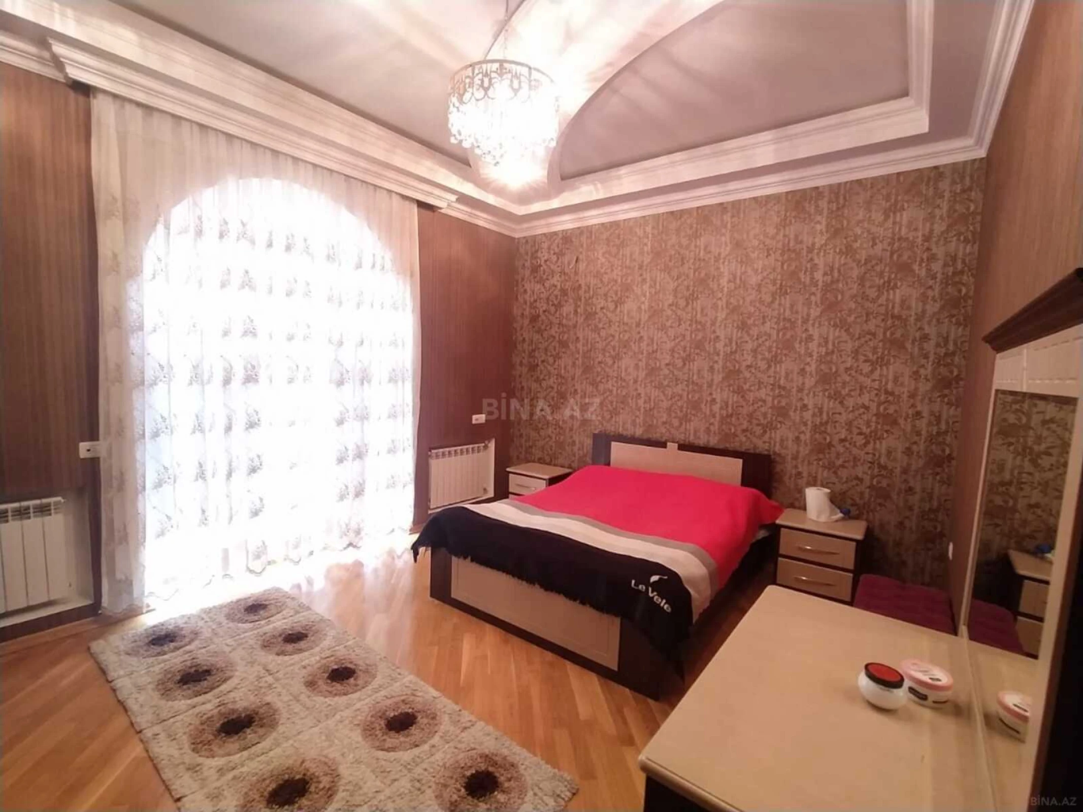 Satılır 8 otaqlı həyət evi 500 m²