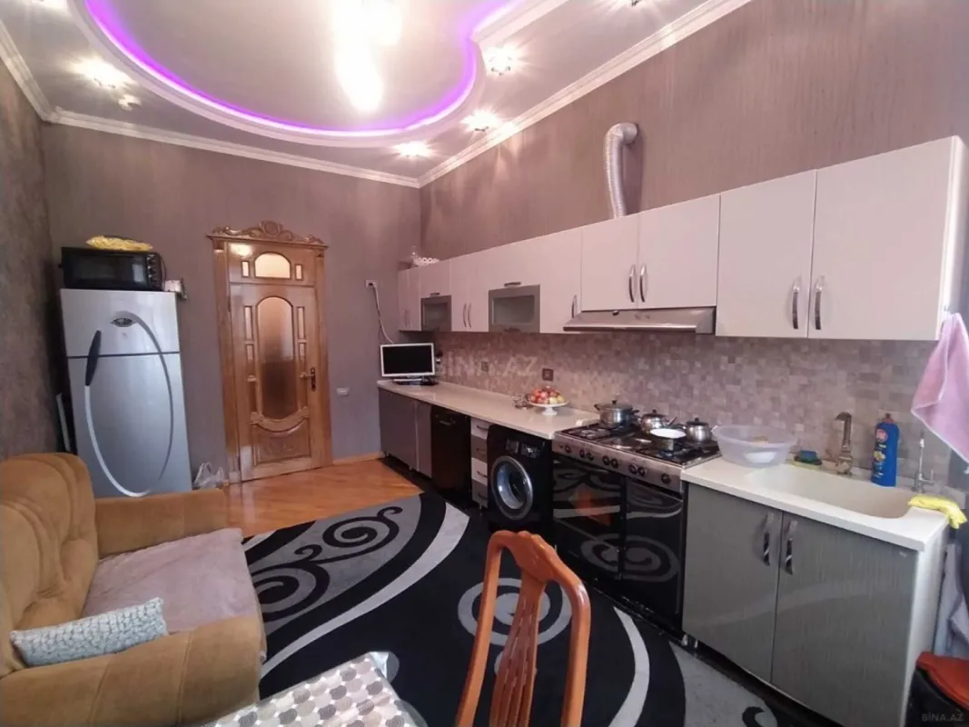 Satılır 8 otaqlı həyət evi 500 m²