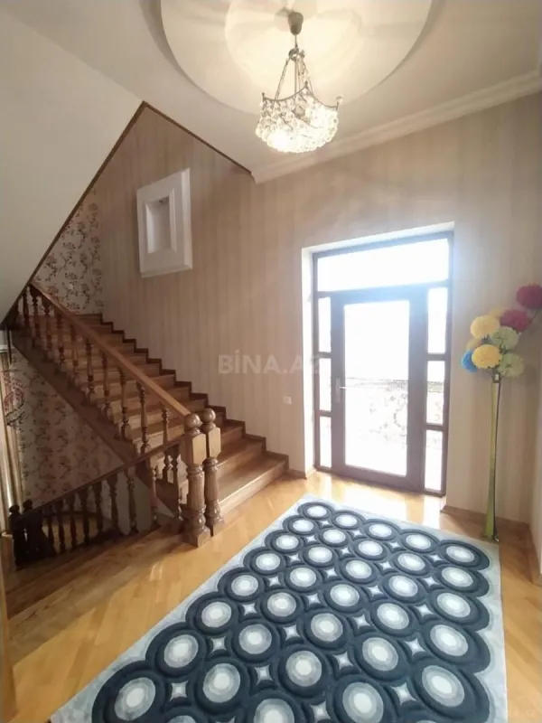 Satılır 8 otaqlı həyət evi 500 m²