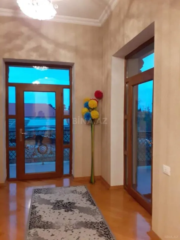 Satılır 8 otaqlı həyət evi 500 m²