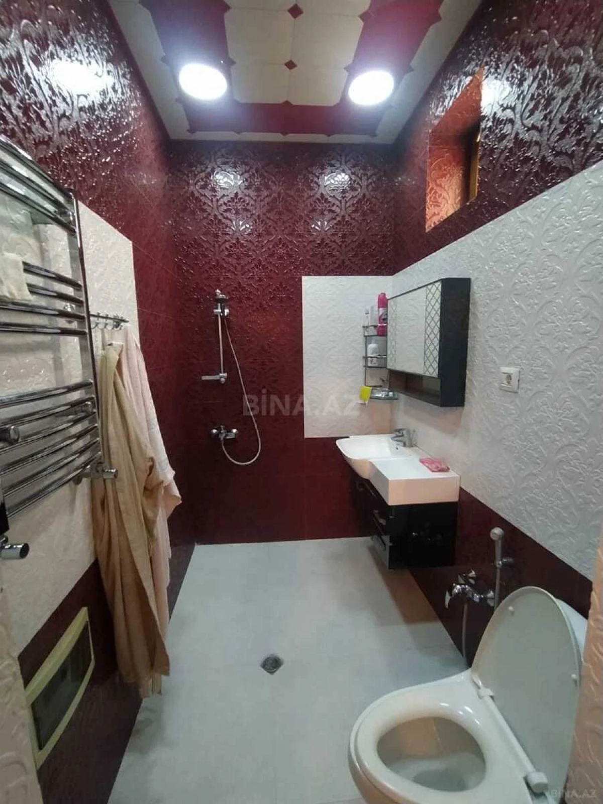 Satılır 8 otaqlı həyət evi 500 m²