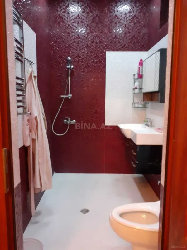 Satılır 8 otaqlı həyət evi 500 m²