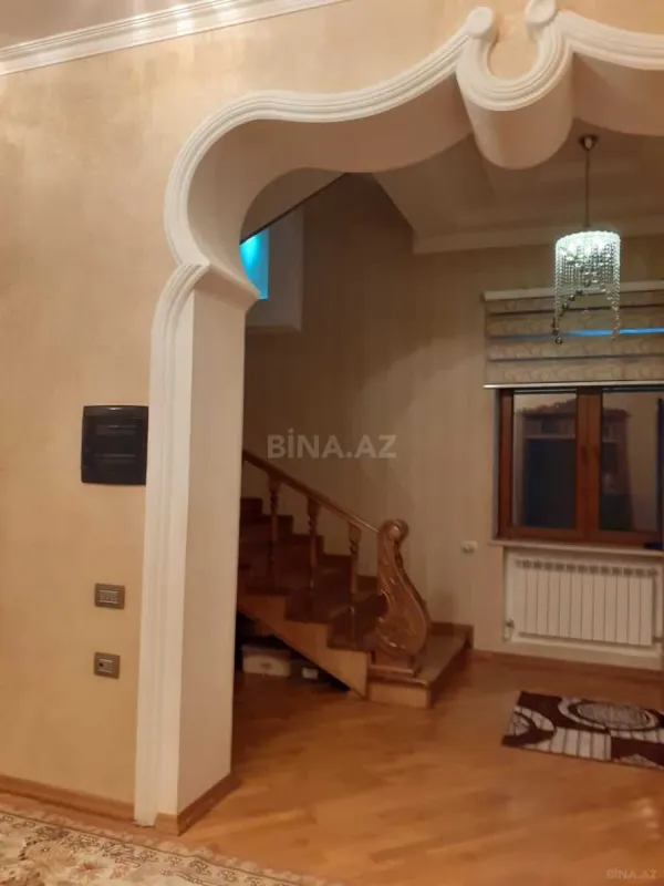 Satılır 8 otaqlı həyət evi 500 m²