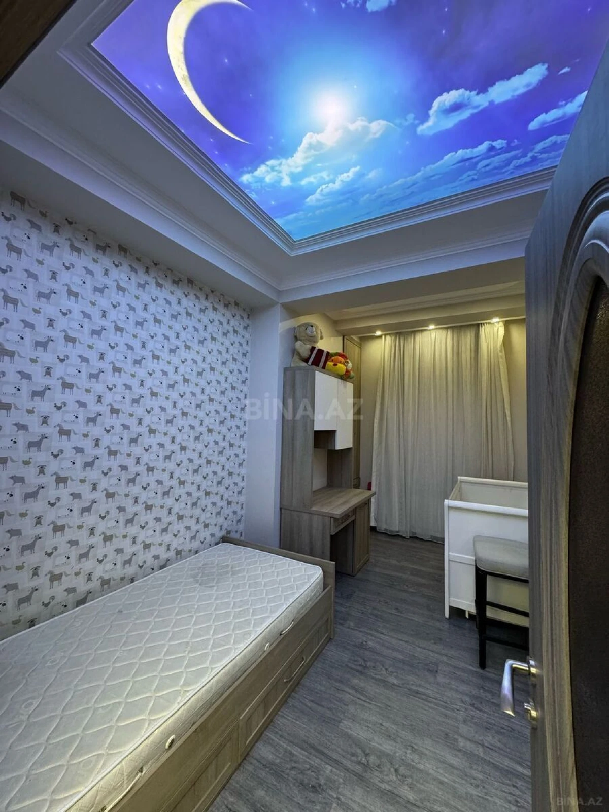 Kirayə verilir 3 otaqlı mənzil 130 m²