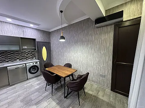 Kirayə verilir 3 otaqlı mənzil 130 m²