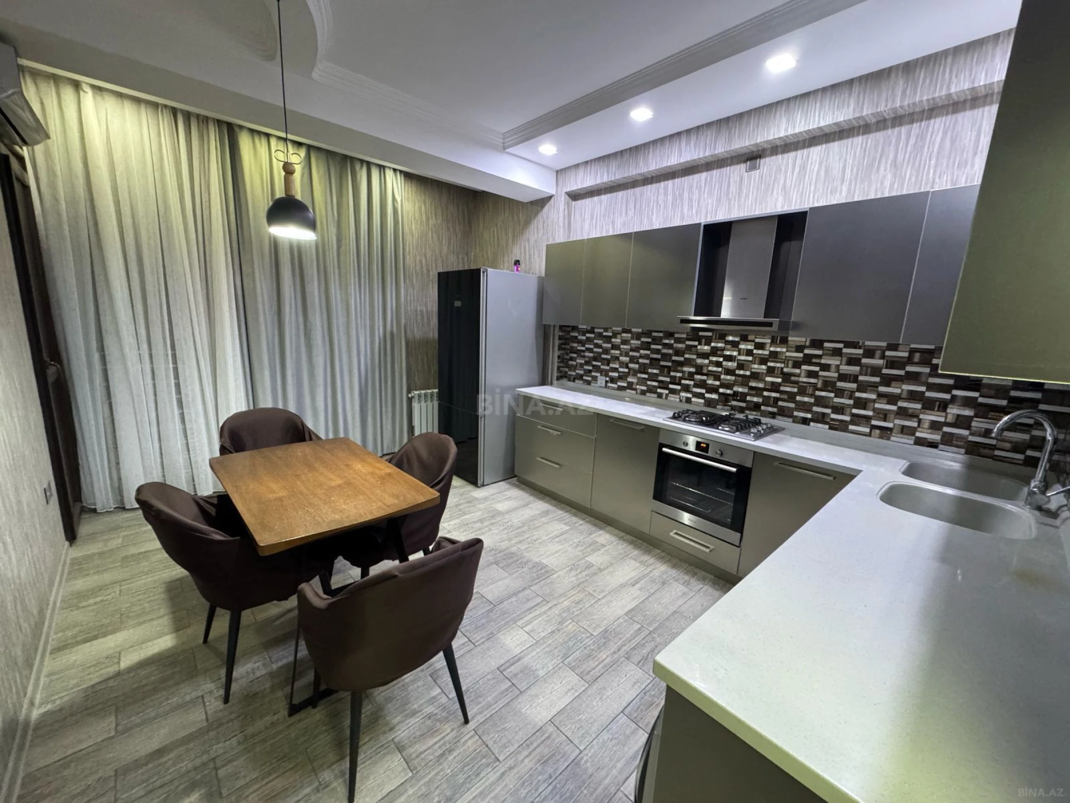 Kirayə verilir 3 otaqlı mənzil 130 m²