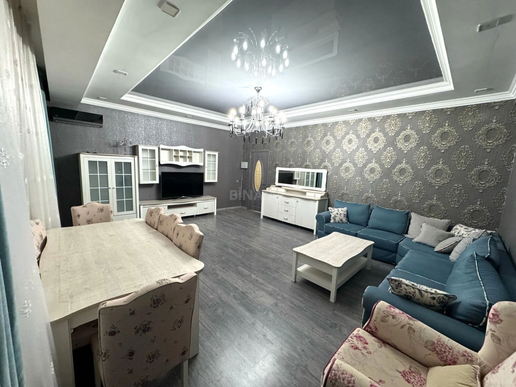 Kirayə verilir 3 otaqlı mənzil 130 m²