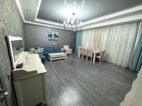Kirayə verilir 3 otaqlı mənzil 130 m²