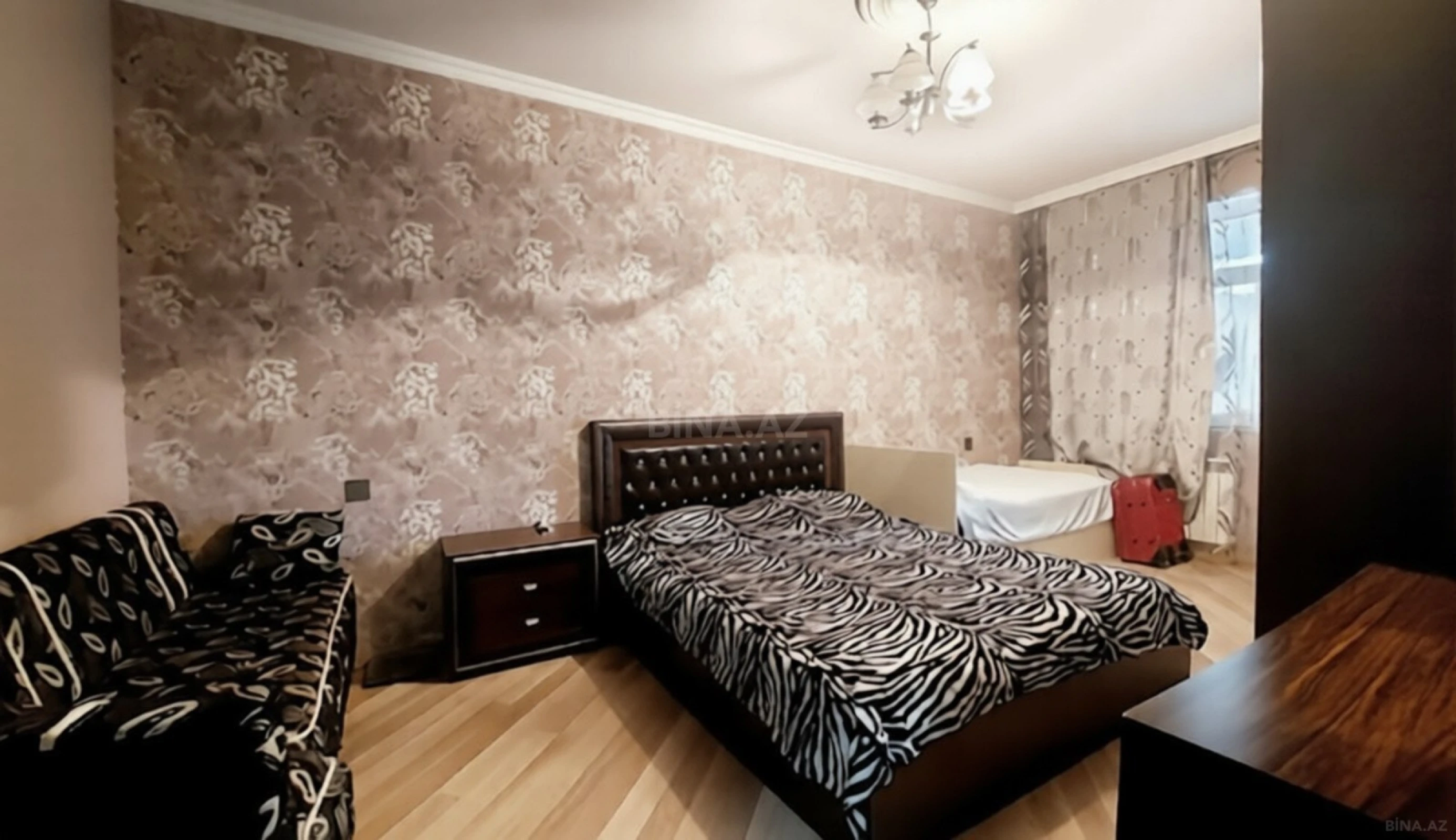 Satılır 2 otaqlı mənzil 74 m²