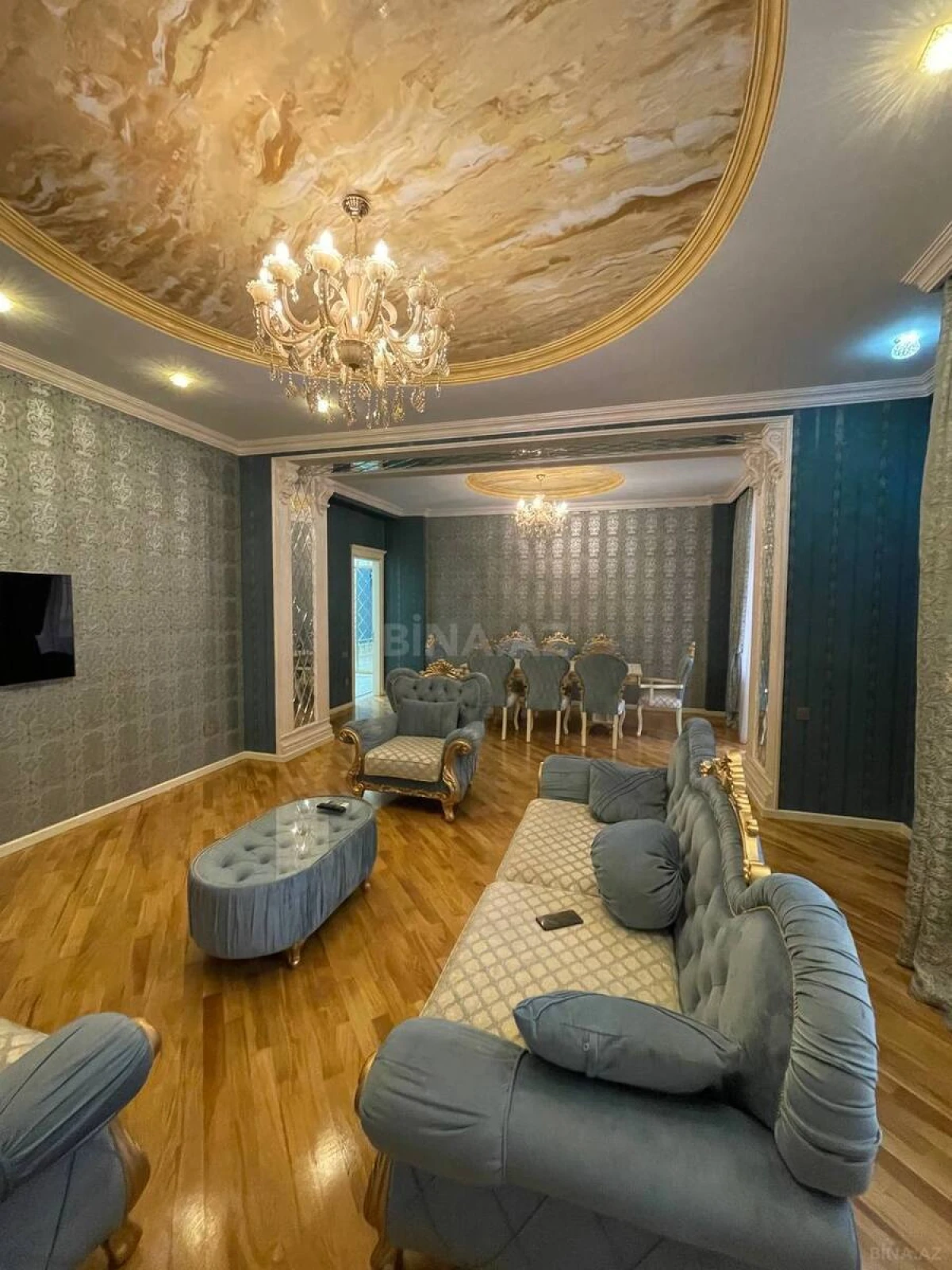 Satılır 4 otaqlı mənzil 180 m²