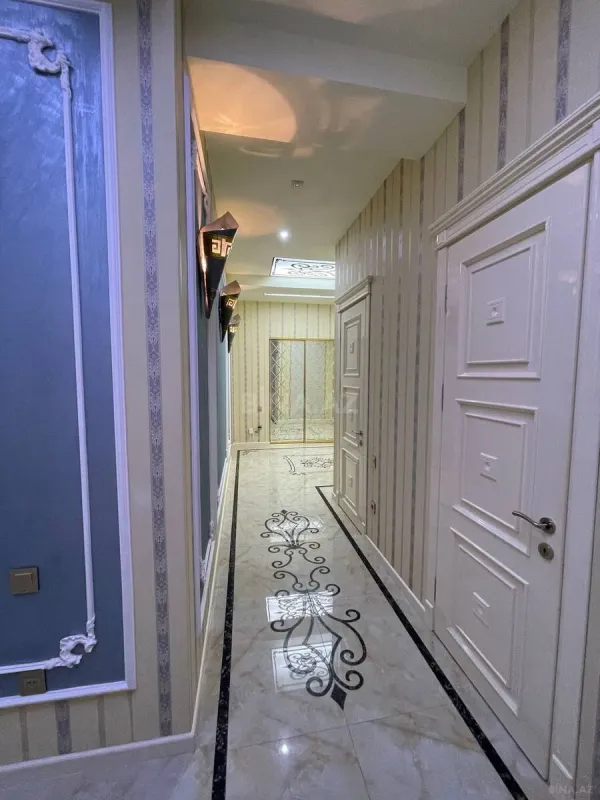 Satılır 4 otaqlı mənzil 180 m²