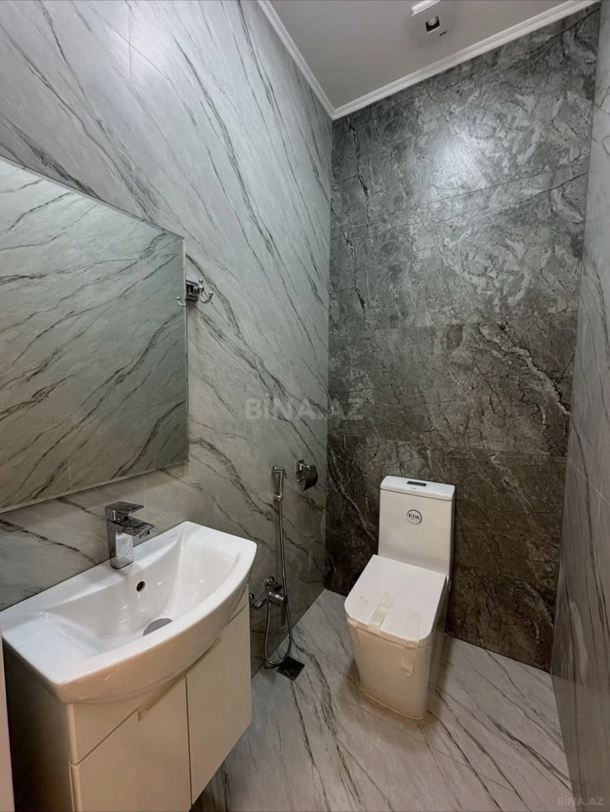 Satılır 3 otaqlı mənzil 114 m²