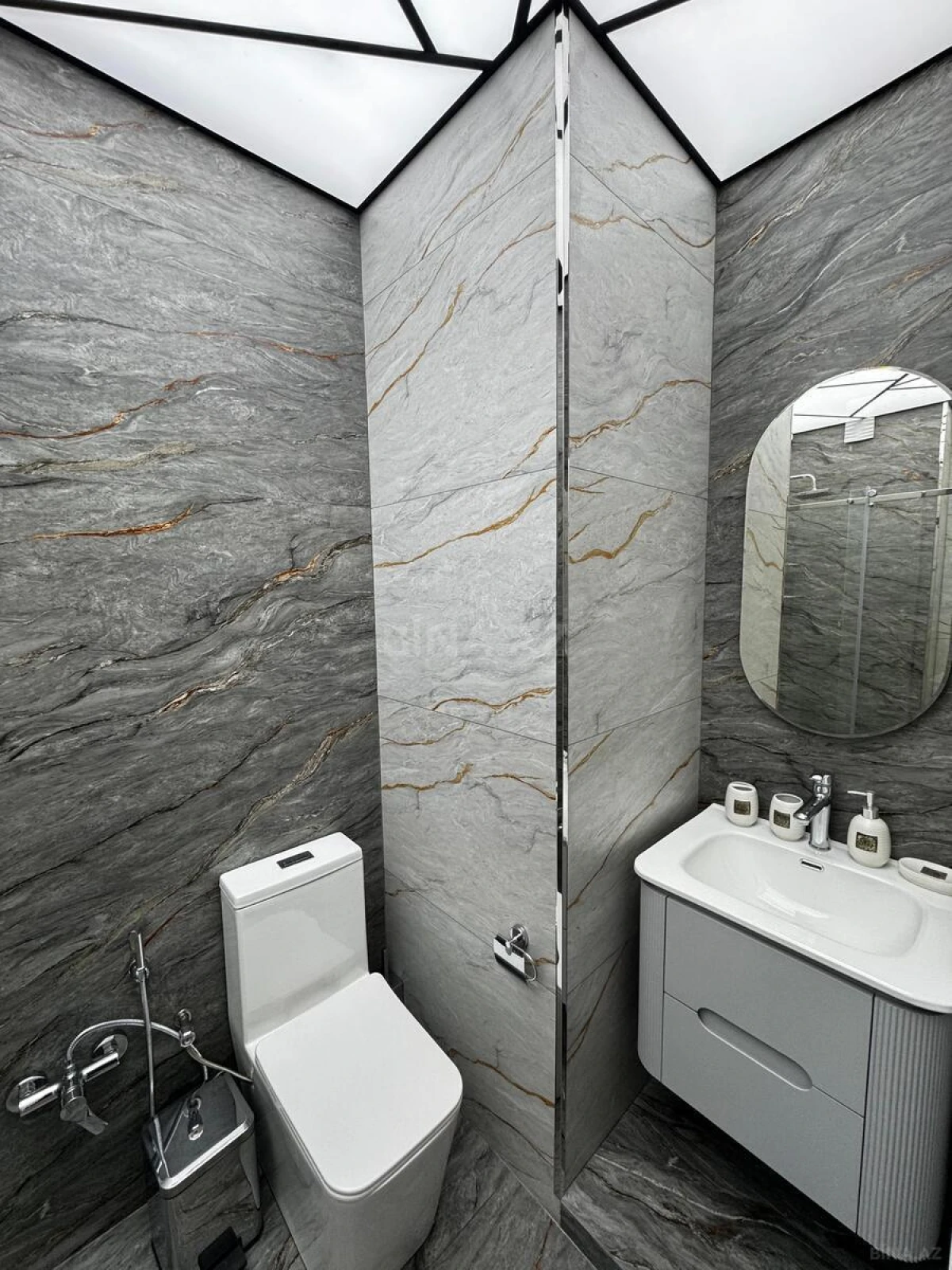 Kirayə verilir 2 otaqlı mənzil 65 m²