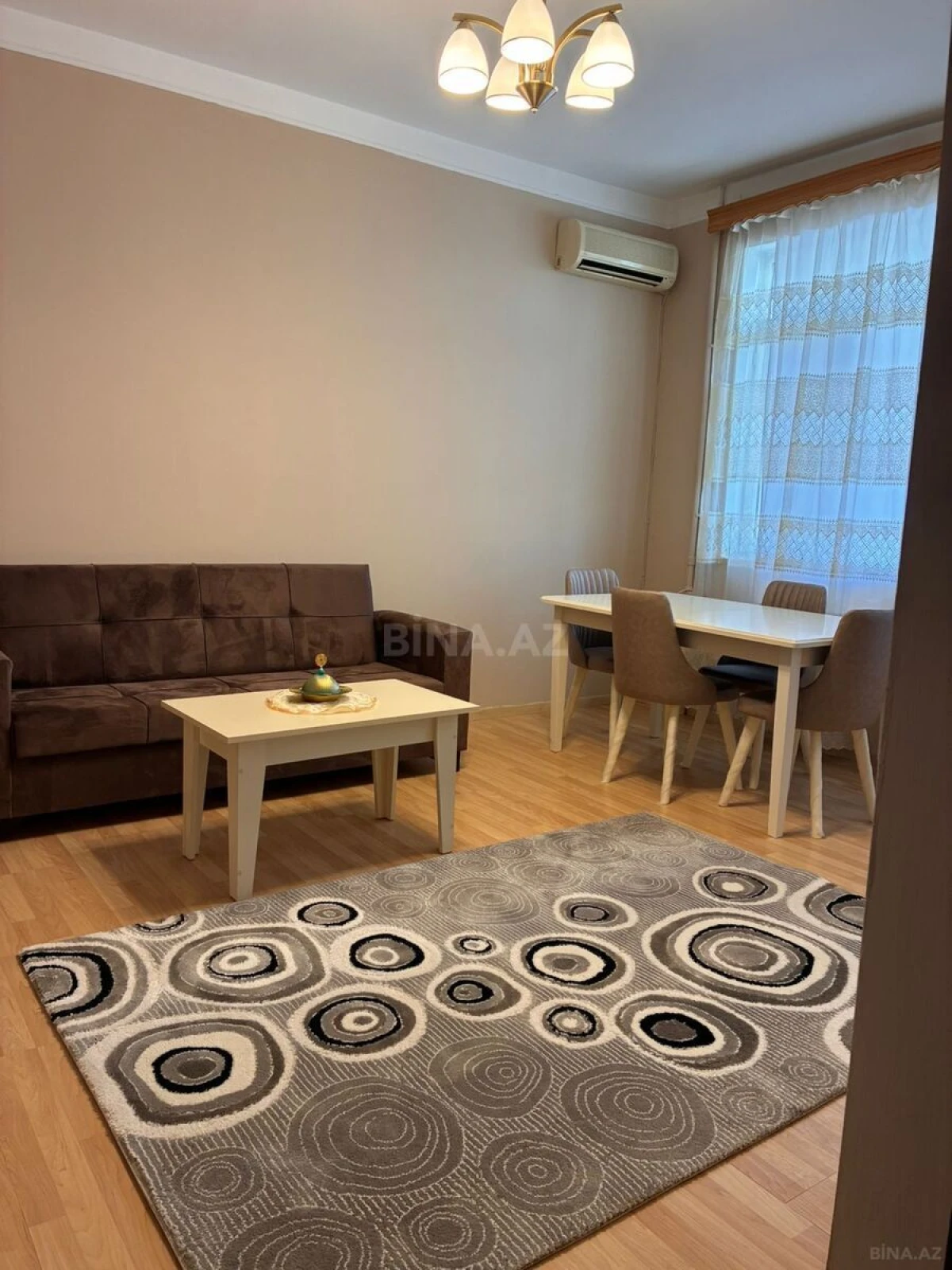Kirayə verilir 2 otaqlı mənzil 79 m²