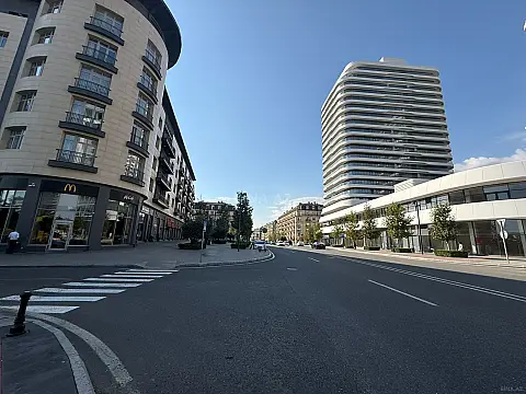 Satılır 4 otaqlı mənzil 157 m²