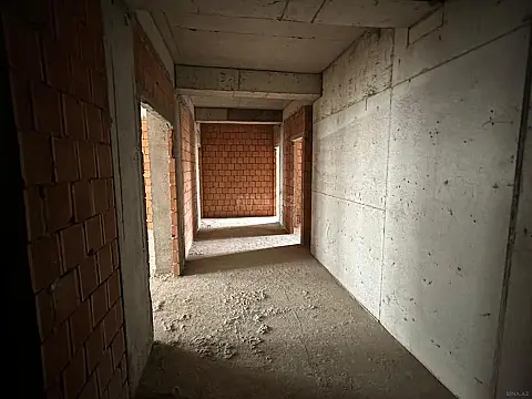 Satılır 4 otaqlı mənzil 157 m²