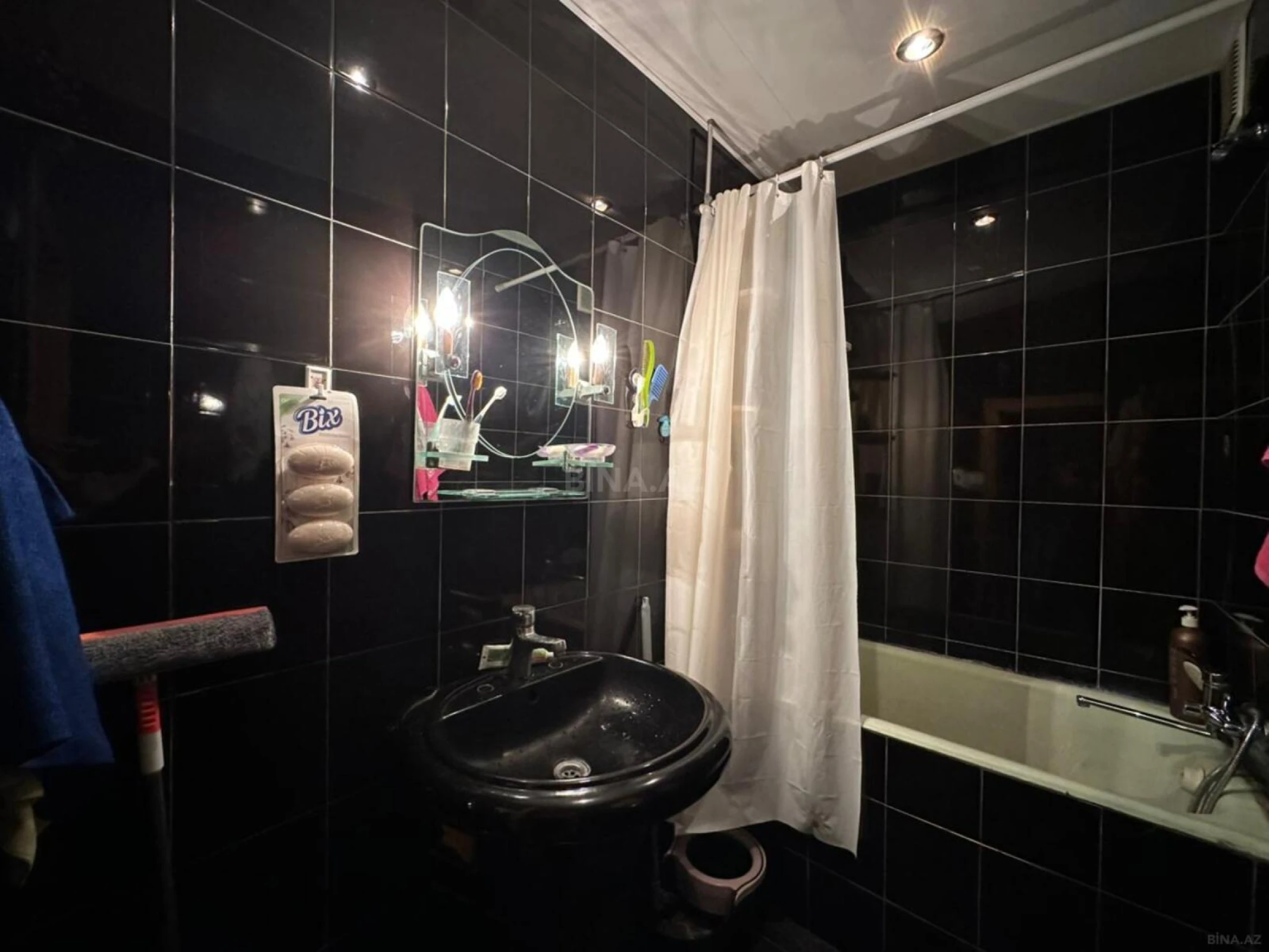 Satılır 4 otaqlı mənzil 90 m²