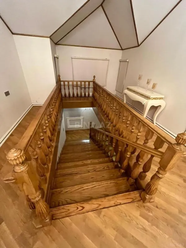 Satılır 7 otaqlı həyət evi 260 m²