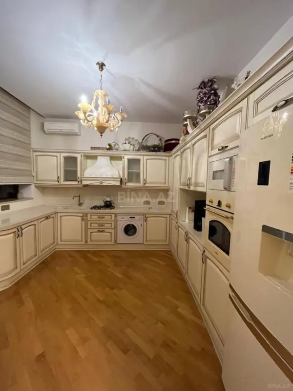 Satılır 7 otaqlı həyət evi 260 m²