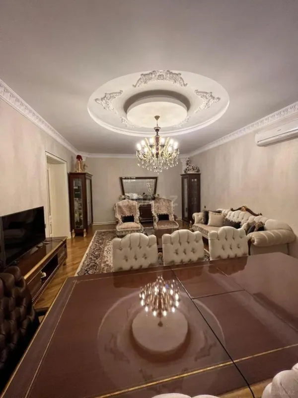 Satılır 7 otaqlı həyət evi 260 m²