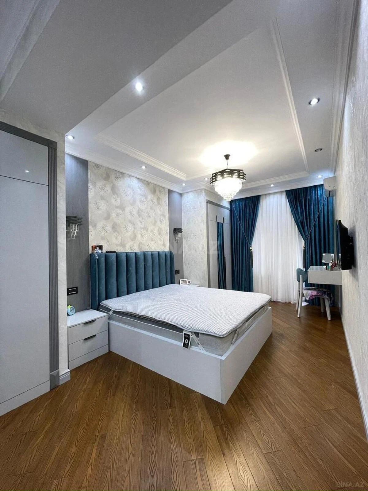 Satılır 4 otaqlı mənzil 185 m²