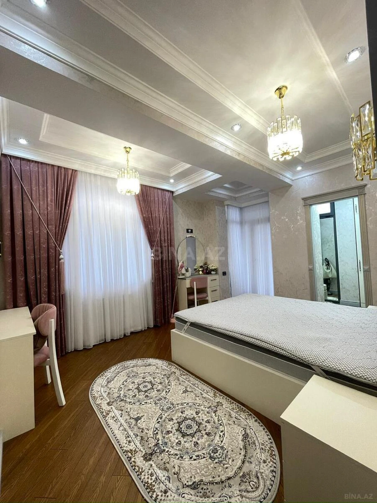 Satılır 4 otaqlı mənzil 185 m²