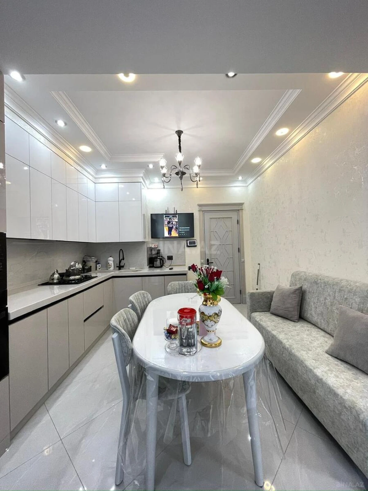 Satılır 4 otaqlı mənzil 185 m²