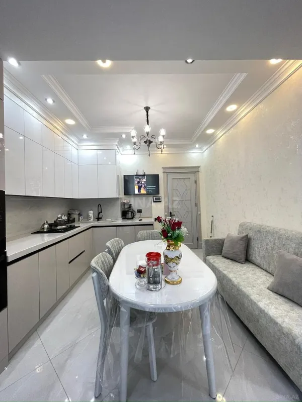 Satılır 4 otaqlı mənzil 185 m²