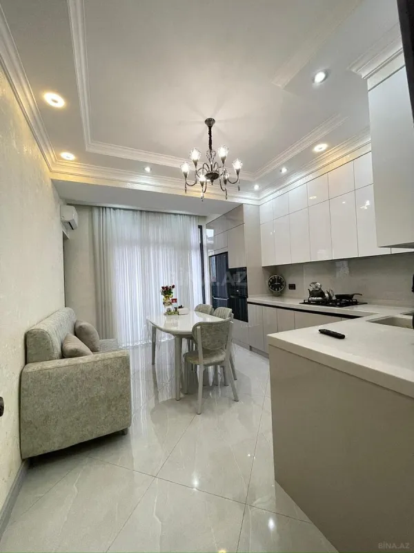 Satılır 4 otaqlı mənzil 185 m²