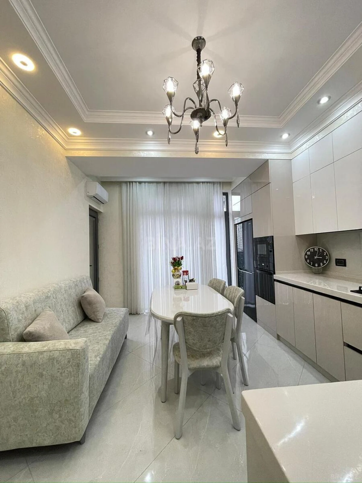 Satılır 4 otaqlı mənzil 185 m²