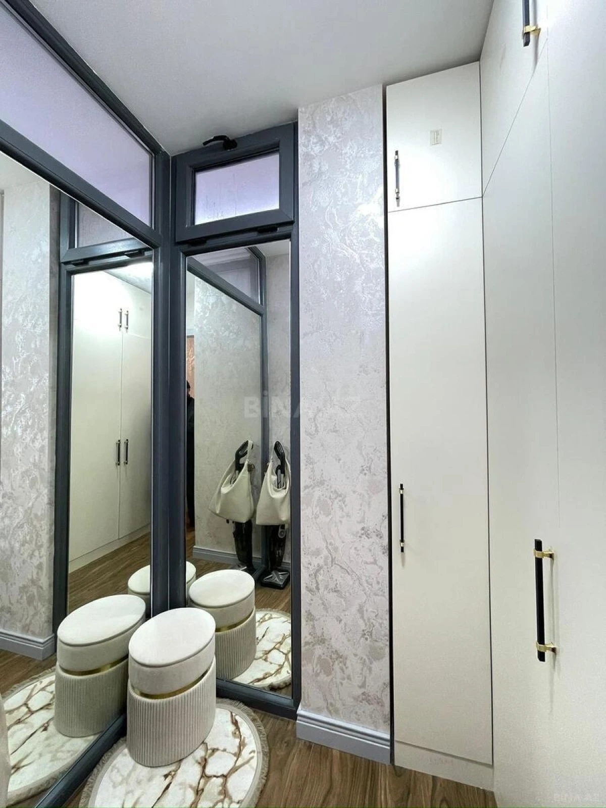 Satılır 4 otaqlı mənzil 185 m²