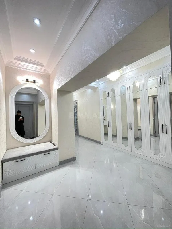 Satılır 4 otaqlı mənzil 185 m²