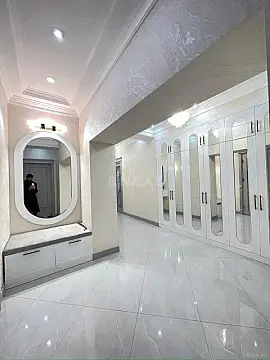 Satılır 4 otaqlı mənzil 185 m²