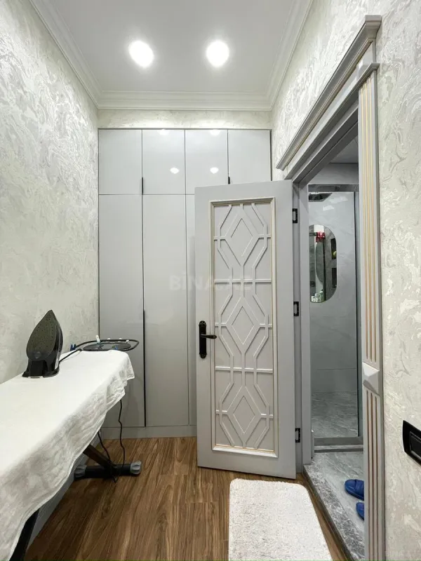 Satılır 4 otaqlı mənzil 185 m²