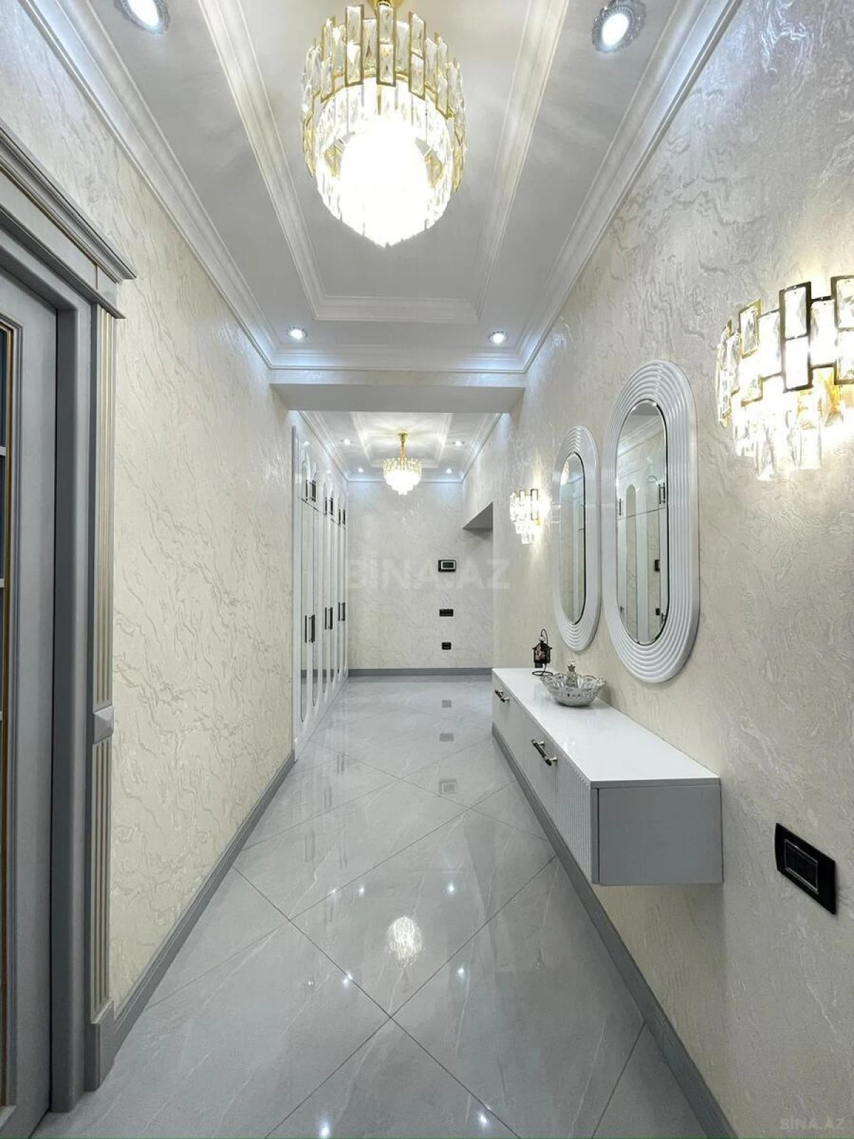 Satılır 4 otaqlı mənzil 185 m²