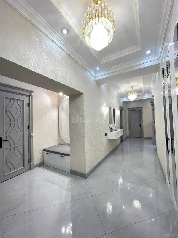 Satılır 4 otaqlı mənzil 185 m²