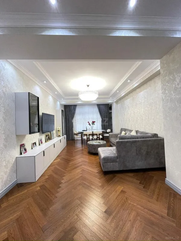 Satılır 4 otaqlı mənzil 185 m²