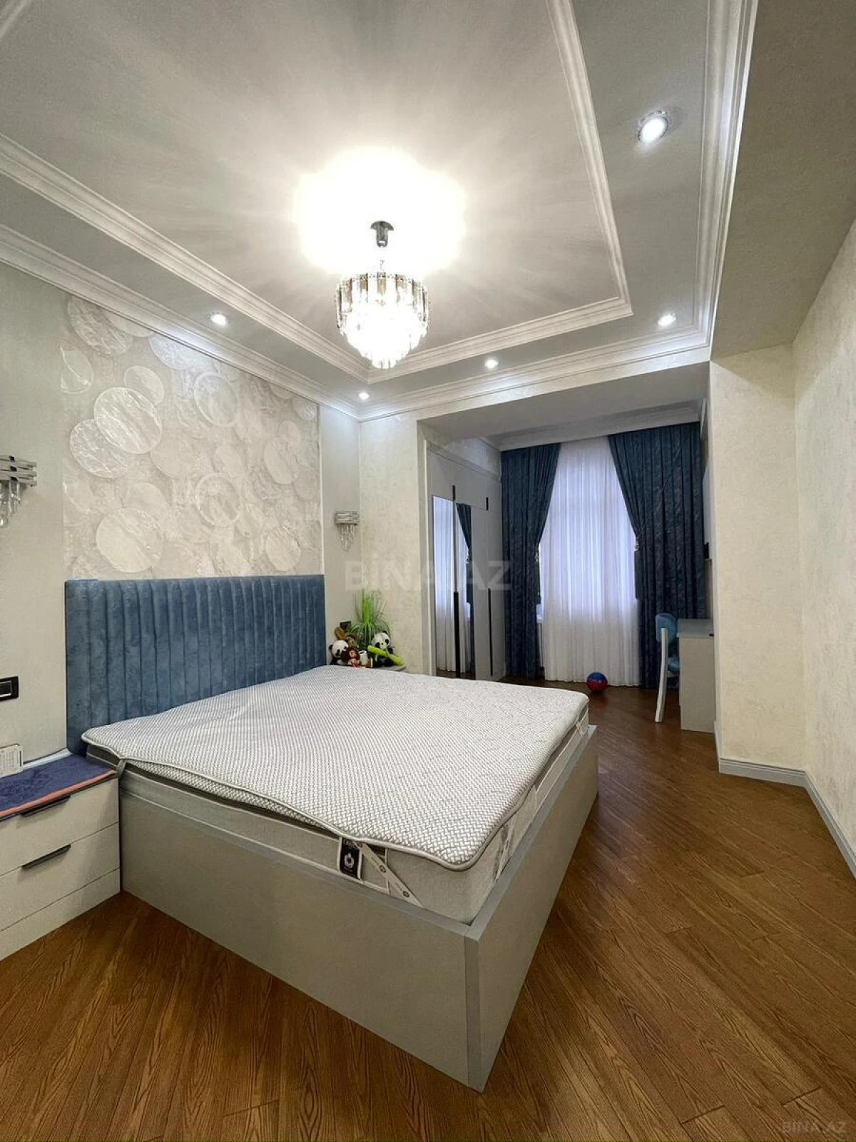 Satılır 4 otaqlı mənzil 185 m²