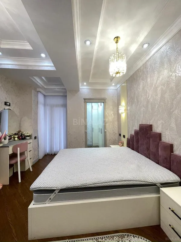 Satılır 4 otaqlı mənzil 185 m²