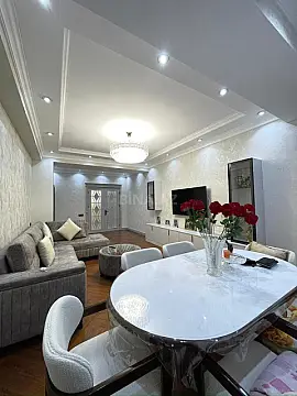 Satılır 4 otaqlı mənzil 185 m²