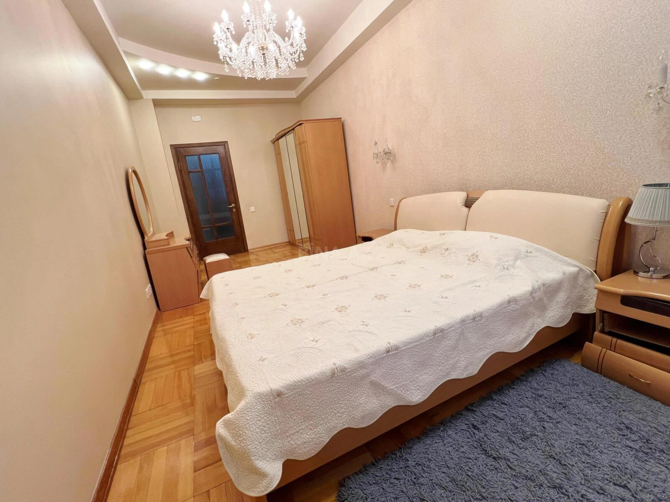 Kirayə verilir 3 otaqlı mənzil 135 m²